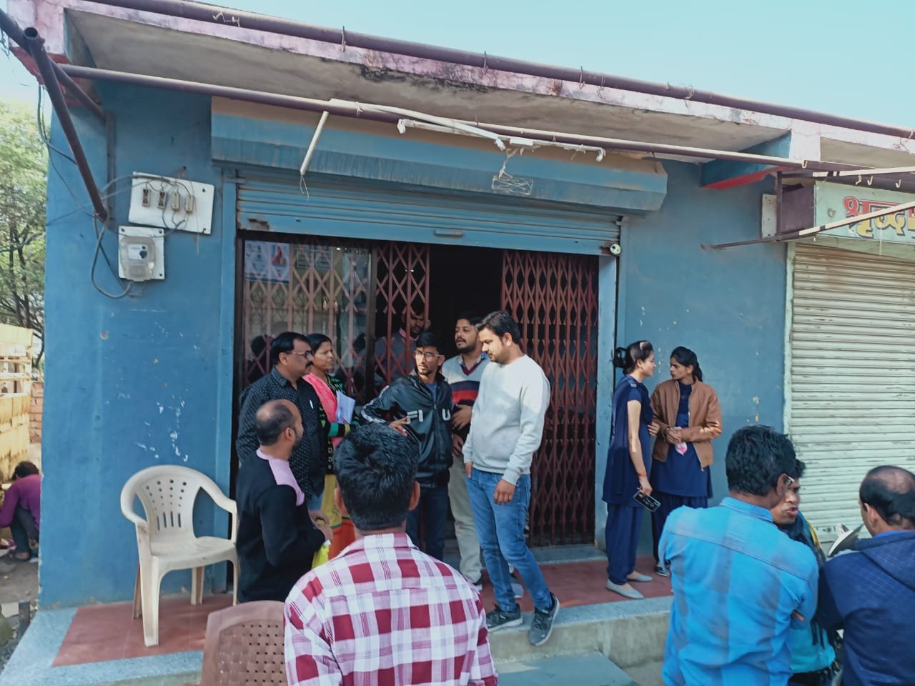 संजय श्रीवास और गणेश प्रजापत के ऑफिस, घर, दुकान सहित कई ठिकानों पर हुई छापामार कार्यवाही, छापामार कार्रवाई में 100 से अधिक फर्जी रबर मोहर, बैंक चेक बुक, जमीनों की रजिस्ट्री एवं कई फर्जी दस्तावेज बरामद | New India Times