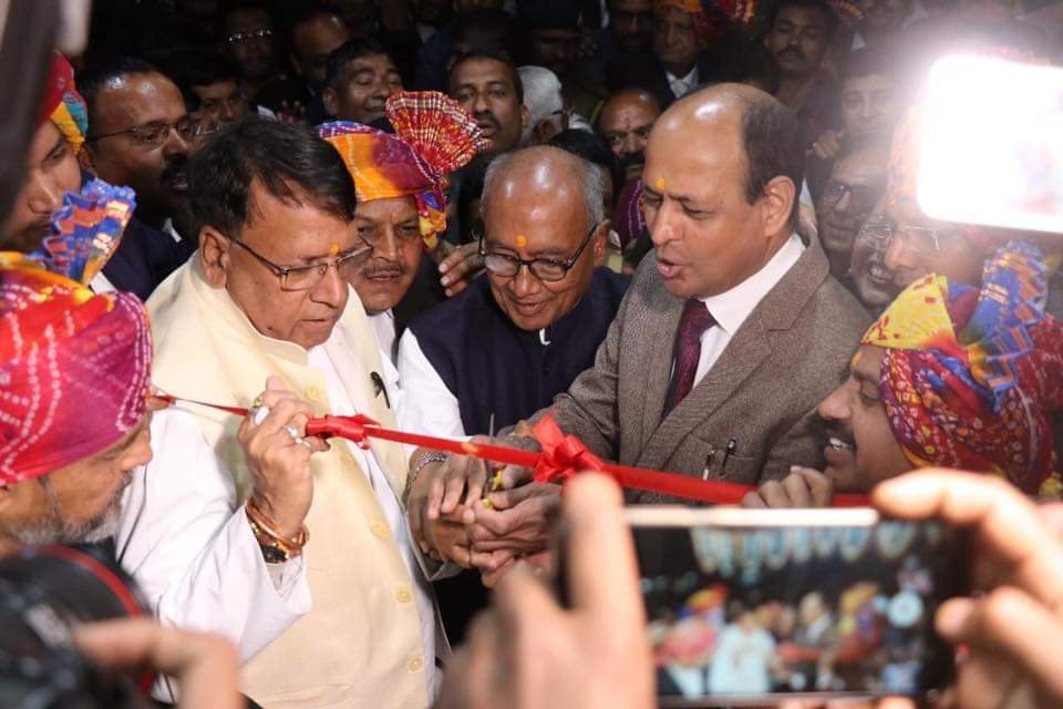 पूर्व मुख्यमंत्री दिग्विजय सिंह एवं जनसंपर्क मंत्री ने किया लॉयर्स चेंबर्स का उद्घाटन | New India Times
