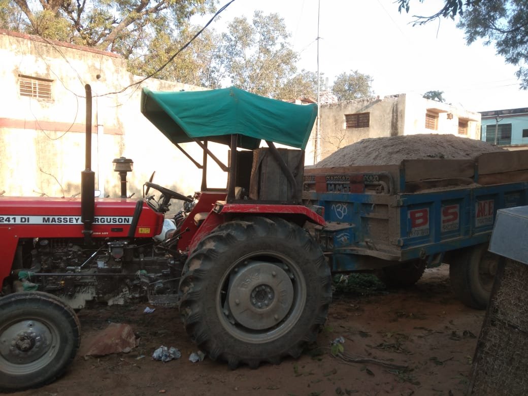 सैंपऊ पुलिस और वन विभाग की टीम ने अवैध चम्बल बजरी से भरे एक ट्रैक्टर-ट्रॉली को किया जब्त | New India Times