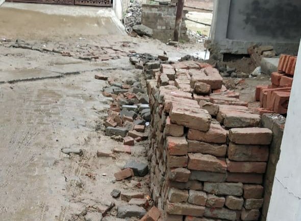 अमृत योजना के तहत शहर की सड़कों की बर्बादी का जिम्मेदार है कौन? | New India Times