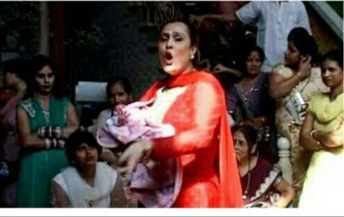 11 हजार रुपये बख़्शीश न देने पर किन्नरों ने नवजात शिशु को छीन कर किन्नरों ने किया डांस, बच्चे की हुई मौत, तीन किन्नर गिरफ्तार | New India Times