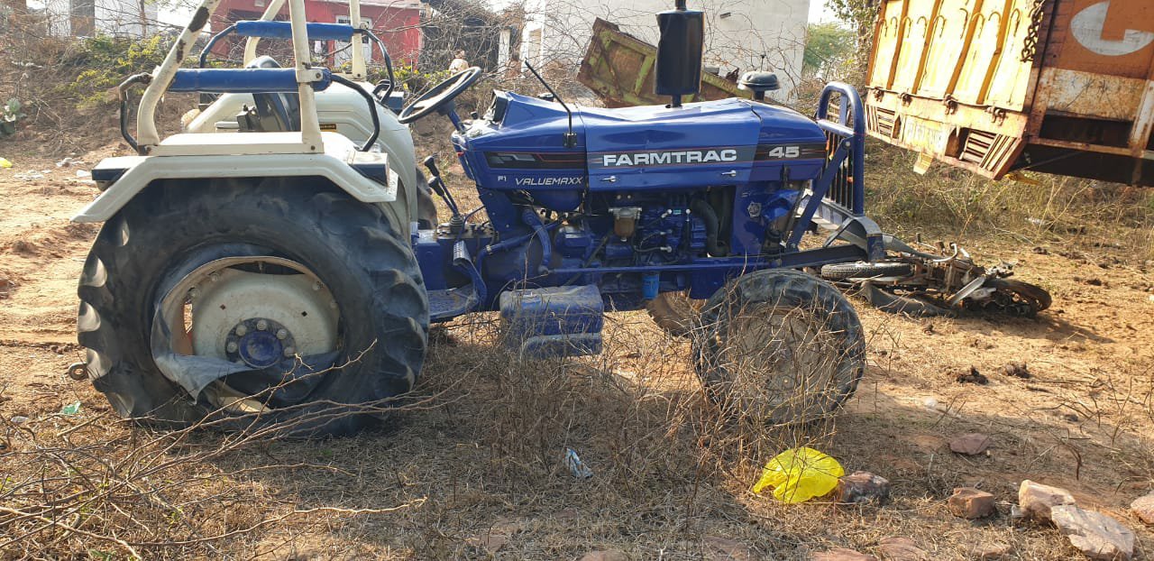 धौलपुर पुलिस ने प्रतिबंधित चम्बल बजरी निकासी के खिलाफ कार्रवाई करते हुए 5 ट्रैक्टरों को किया जब्त | New India Times