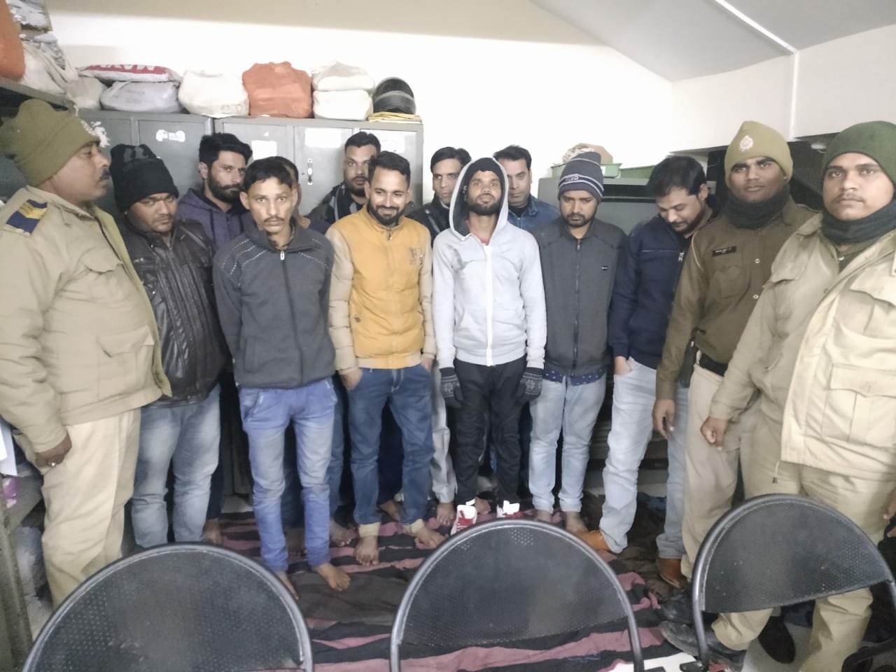 शराब तस्करों के खिलाफ सख्र्त कार्यवाही करते हुए थाना परवलिया सडक ने पकड़ी हजारों की अवैध शराब | New India Times