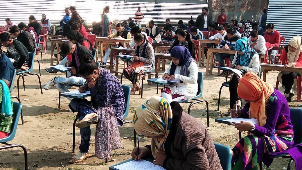 डॉक्टर भीमराव अंबेडकर कन्या शिक्षण संस्थान द्वारा लहरपुर क्षेत्र के हाई स्कूल इंटर व स्नातक के छात्रों को जागरूक करने के लिए किया गया एक कार्यक्रम का आयोजन | New India Times