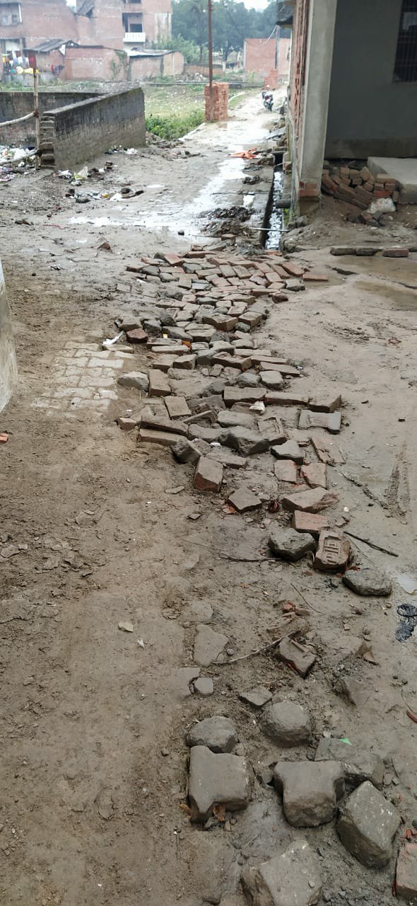 अमृत योजना के तहत शहर की सड़कों की बर्बादी का जिम्मेदार है कौन? | New India Times