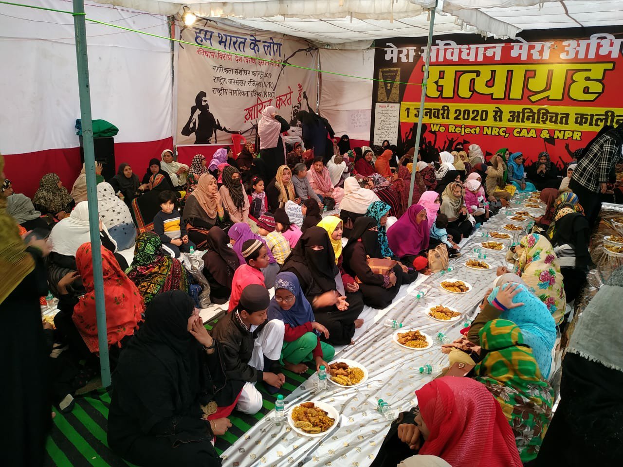 नफ़रत के इस माहौल में भोपाल की हिंदू मुस्लिम महिलाओं ने बिना भेदभाव के सीएए एवं एनआरसी के विरोध में एक साथ रखा रोज़ा और उपवास | New India Times