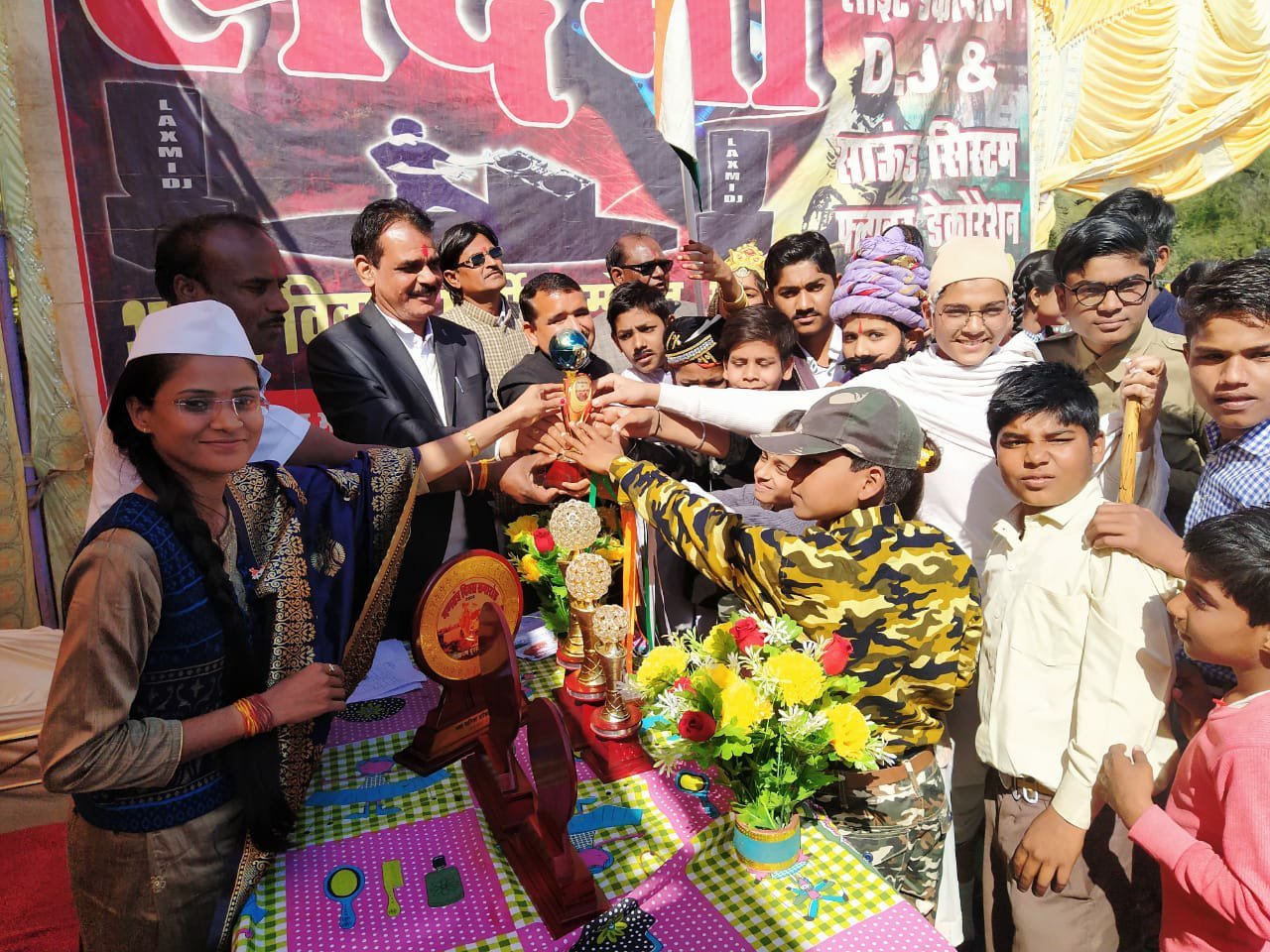 गणतंत्र दिवस के अवसर पर देवरी नगर के सभी सरकारी कार्यालय, शासकीय एवं प्राइवेट स्कूलों में हर्षोल्लास के साथ मनाया गया 71वां गणतंत्र दिवस | New India Times