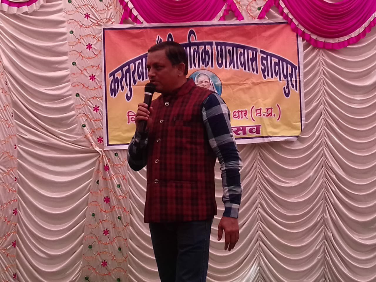 कस्तूरबा गांधी बालिका छात्रावास ज्ञानपूरा मेें रंगारंग सांस्कृतिक कार्यक्रम का किया गया आयोजन | New India Times