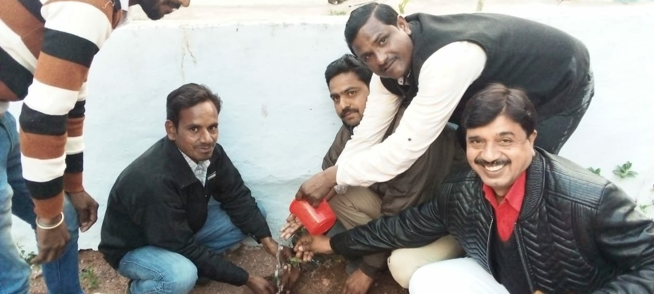 अमन मानव समाज सेवी संस्था व राष्ट्रीय ईसाई महासंघ के तत्वाधान में किया गया वृक्षारोपण 3 अमन मानव समाज सेवी संस्था व राष्ट्रीय ईसाई महासंघ के तत्वाधान में किया गया वृक्षारोपण | New India Times