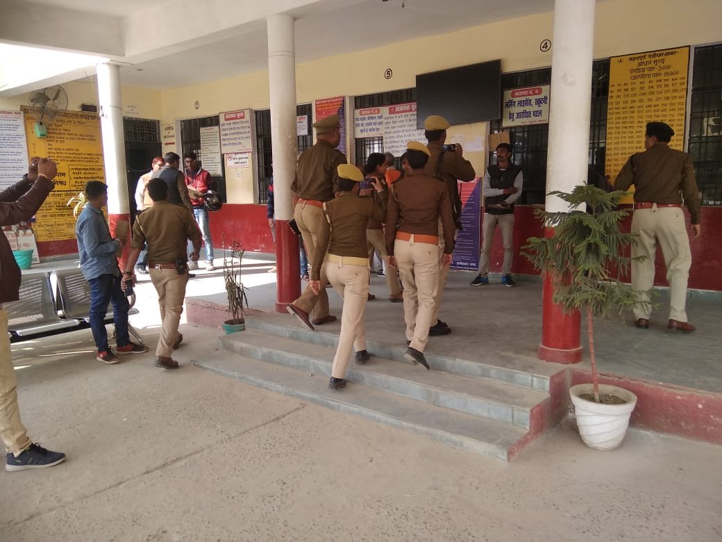 पुलिस की छापामारी में आरटीओ के दलालों में मची खलबली | New India Times