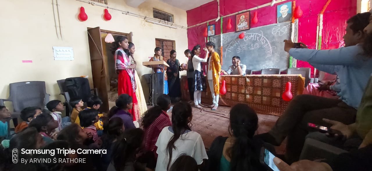 शासकीय हाई स्कूल बोधवाड़ा मे दसवीं कक्षा के छात्र-छात्राओं के विदाई समारोह का हुआ आयोजन | New India Times