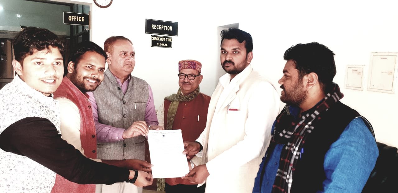 केंद्रीय जांच समिति से मिल कर इलाहाबाद विश्वविद्यालय छात्र संघ कार्यकारिणी के सदस्यों ने सौंपा ज्ञापन | New India Times