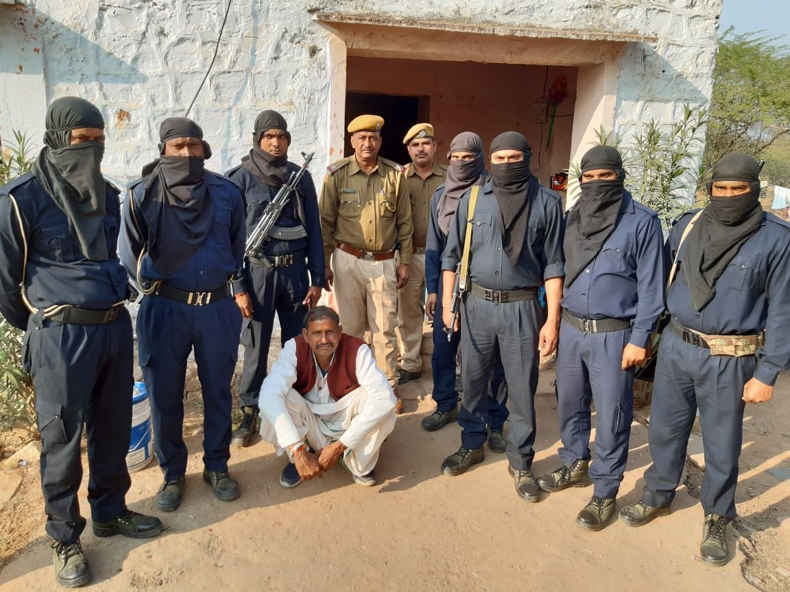 डकैत जगन गुर्जर के भाई इनामी बदमाश लाल सिंह गुर्जर को धौलपुर पुलिस ने किया गिरफ्तार | New India Times