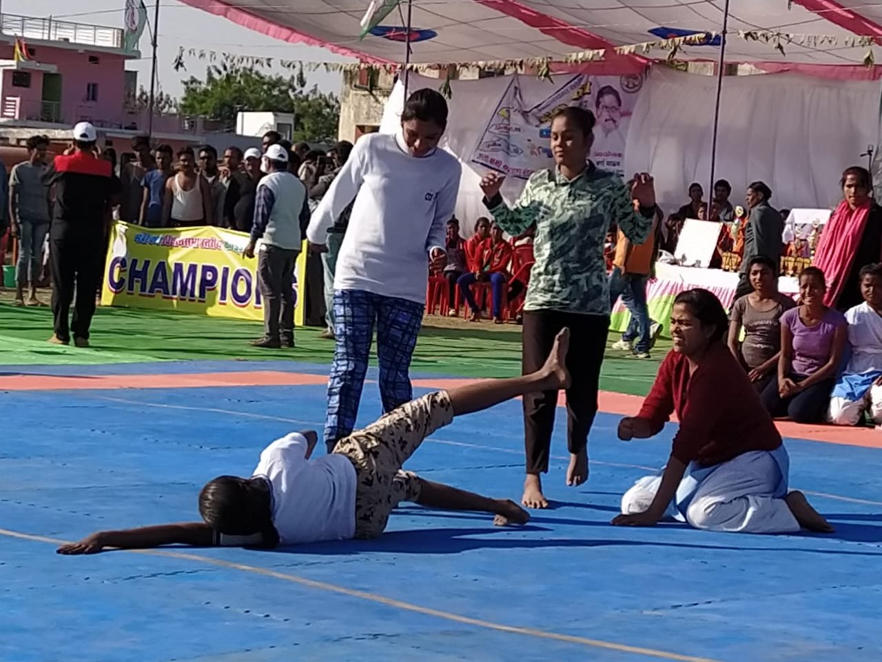 विधानसभा स्तरीय मंत्री कप कबड्डी टूर्नामेंट 2020: कैबिनेट मंत्री हर्ष यादव ने सभी उपविजेता टीमों के खिलाड़ियों को किया पुरस्कृत | New India Times