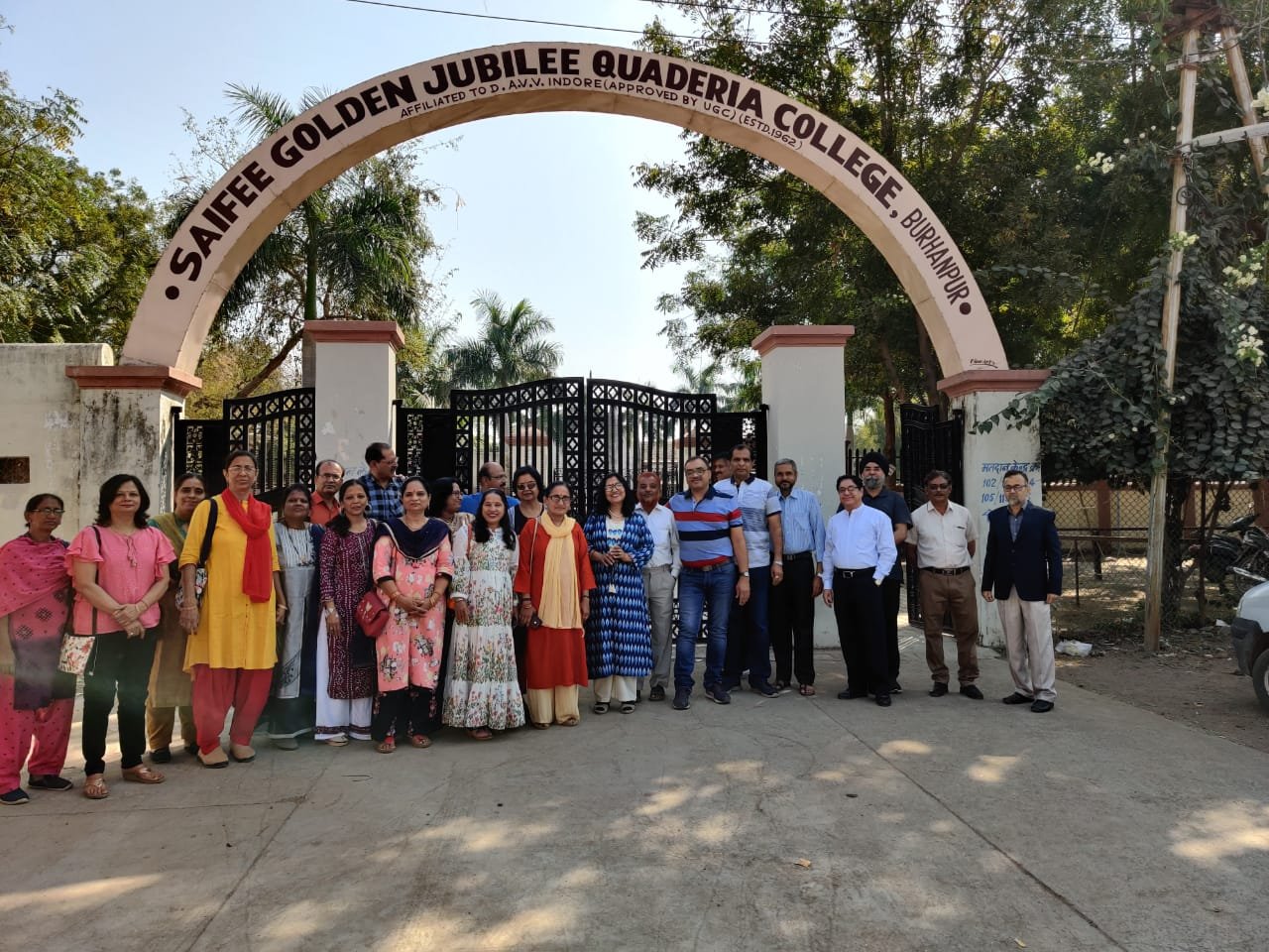 35 साल के बिछड़े मित्र हुए एकत्रित, सैफी गोल्डन जुबली कादरिया कॉलेज बुरहानपुर जाकर अपनी पुरानी यादों को किया ताज़ा | New India Times