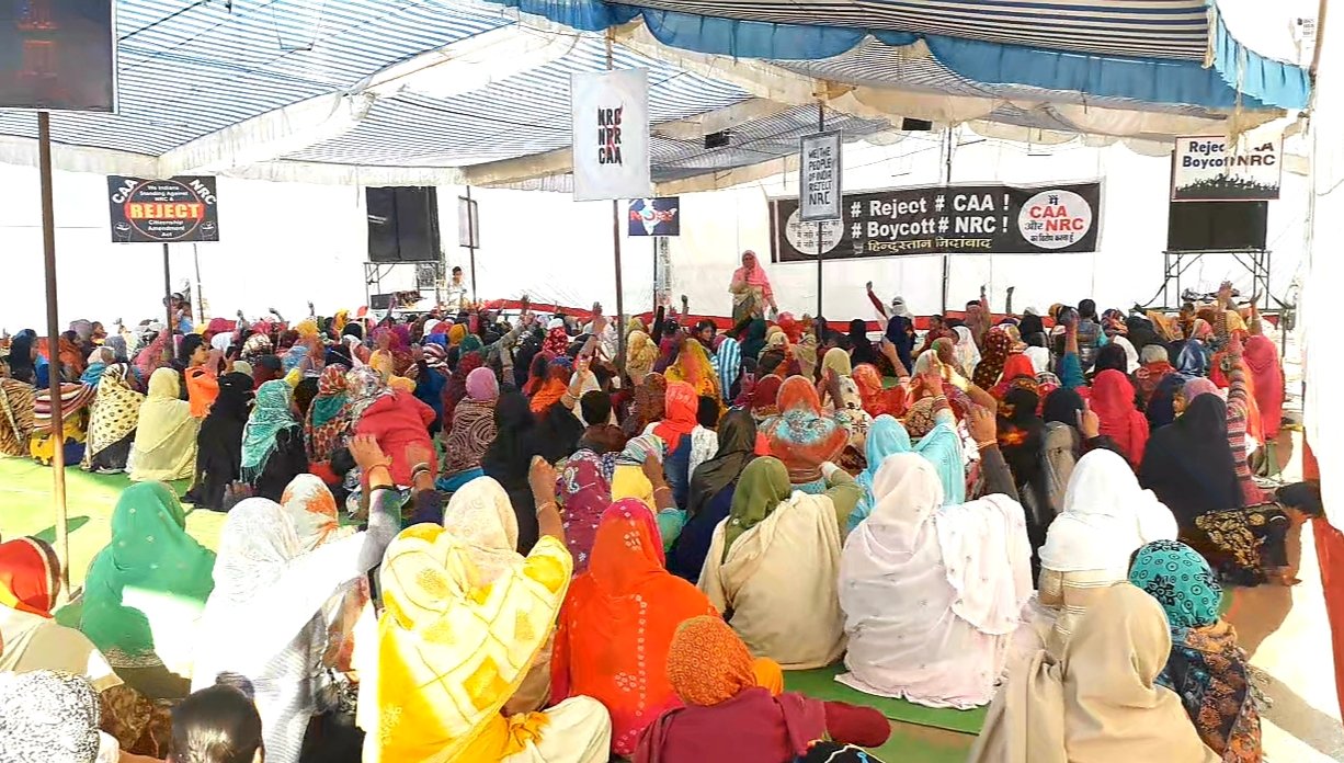 "हम चले संविधान बचाने, आओ हमारे साथ चलो। दूर खड़े हो पास आओ, आओ हमारे साथ चलो।।" दमोह शाहीनबाग को हुआ एक माह पूरा | New India Times