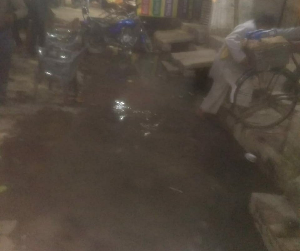 प्रदेश सरकार की ओर से चलाया गया स्वच्छता अभियान अंबेडकरनगर के अकबरपुर व अन्य क्षेत्रों में साबित हो रहा है केवल दिखावा, जगह-जगह पड़े हैं कचरे के ढेर व बजबजा रही हैं नालियां | New India Times