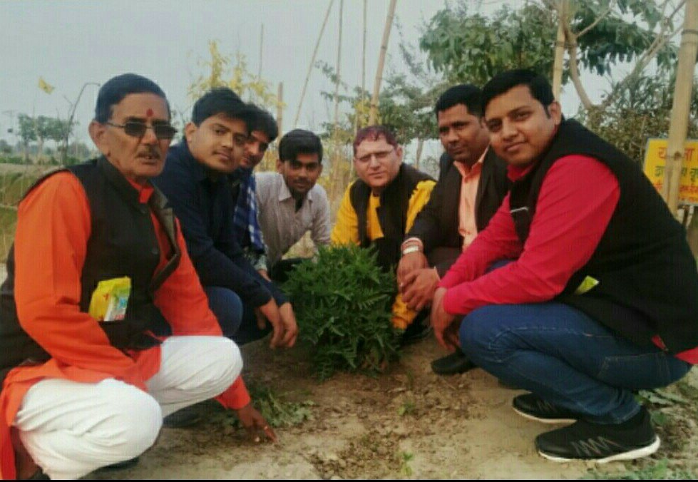 रोज डे पर यातायात एवं पर्यावरण जागरूकता समिति उत्तर प्रदेश ने किया वृक्षारोपण 2 रोज डे पर यातायात एवं पर्यावरण जागरूकता समिति उत्तर प्रदेश ने किया वृक्षारोपण | New India Times