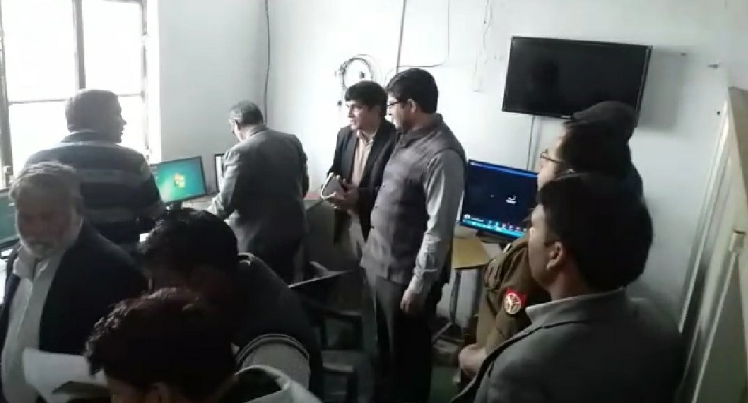 यूपी बोर्ड परीक्षाओं को लेकर जिलाधिकारी ने दर्जनों विद्यालयों का किया आकस्मिक निरीक्षण | New India Times