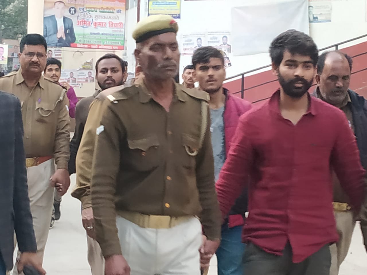 प्रधानमंत्री को काला झण्डा दिखाने वाले पांच सपाईयों को नहीं मिली जमानत, सभी भेजे गए जेल | New India Times