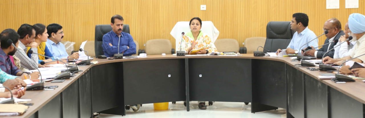 नलजल योजना, हैंडपंपों को क्षति पहुंचाने वालों पर के खिलाफ करें एफआईआर, पेयजल संबंधी समीक्षा बैठक में कलेक्टर ने दिए निर्देश | New India Times