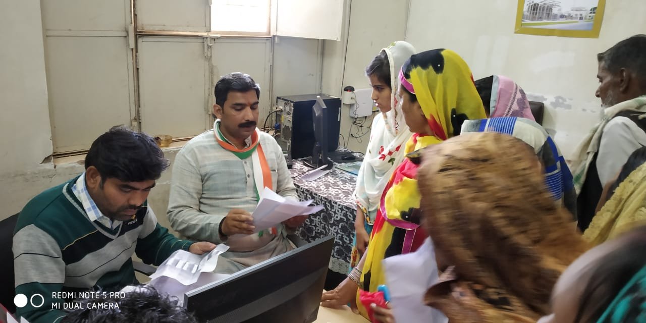 कम खर्च में घरों के मीटर लगवाकर सत्येन्द्र शर्मा ने मनाया होली का महापर्व | New India Times