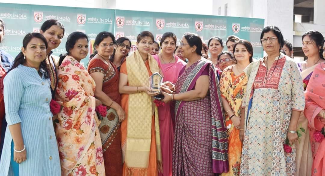 अर्वाचीन इंडिया स्कूल एवं बिम्ट्स महाविद्यालय बुरहानपुर की निर्देशिका श्रीमती राखी अमित मिश्रा हुईं सम्मानित | New India Times