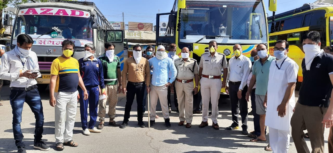 नीमच पुलिस प्रशासन द्वारा अन्य जिलों से मजदूरी हेतु आए लगभग 4500 मजदूरों एवं कामगारों को पहुँचाया अपने मूल निवास | New India Times