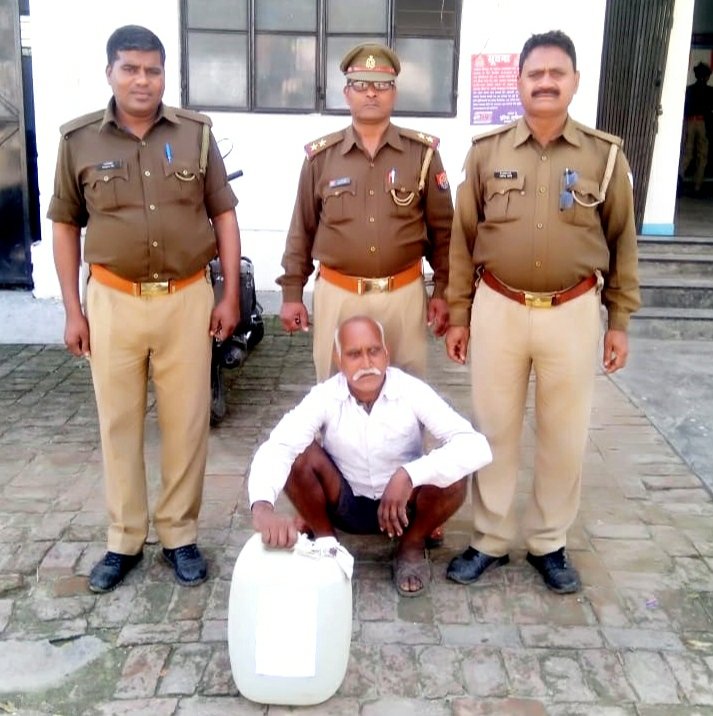 तीस लीटर अवैध कच्ची शराब के साथ एक आरोपी गिरफ्तार | New India Times