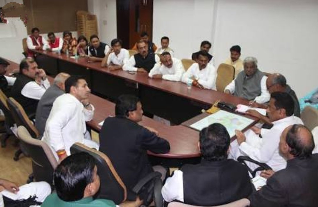 मध्यप्रदेश के मंत्रियों ने सामूहिक त्यागपत्र मुख्यमंत्री को सौंपे, मंत्रीमंडल की बैठक में किया पुनर्गठन का अनुरोध | New India Times