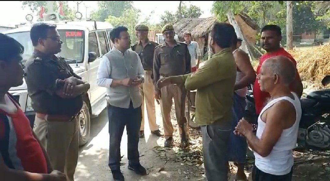 रहस्मयी धमाके से दहला जलालपुर विधानसभा क्षेत्र, लोगों में मची अफरा-तफरी, एसडीएम ने पुलिस फोर्स के साथ किया इलाके का दौरा | New India Times