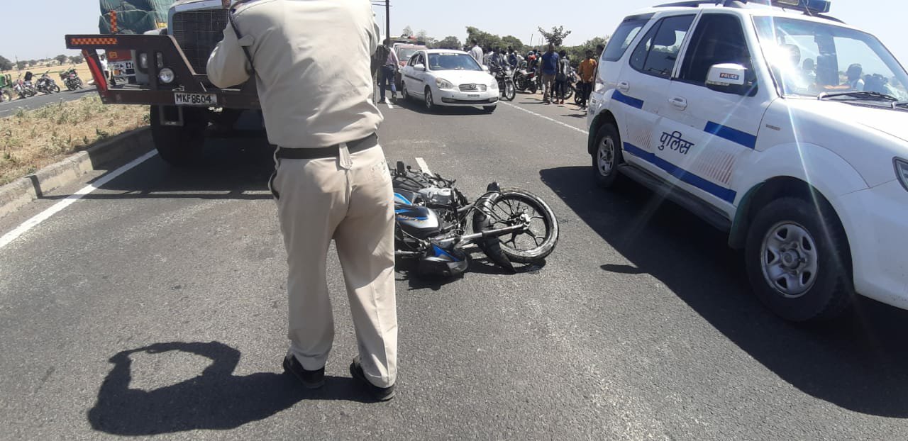 हार्वेस्ट मशीन की चपेट में आने से दो की मौत व एक घायल | New India Times