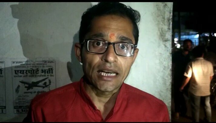 हथियारबंद बदमाशों ने फायरिंग कर सर्राफा व्यवसायी से की लाखों के जेवरात की लूट 2 हथियारबंद बदमाशों ने फायरिंग कर सर्राफा व्यवसायी से की लाखों के जेवरात की लूट | New India Times