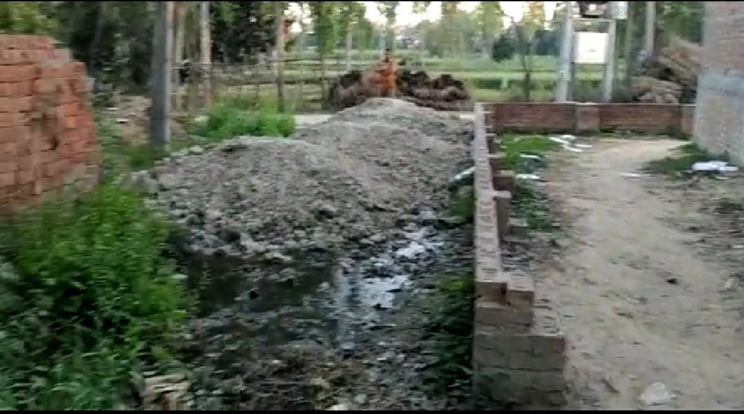 ग्रामीणों ने कहा ऐसा प्रधान बना कर हम लोगों ने अपने पैर पर कुल्हाड़ी मार ली | New India Times