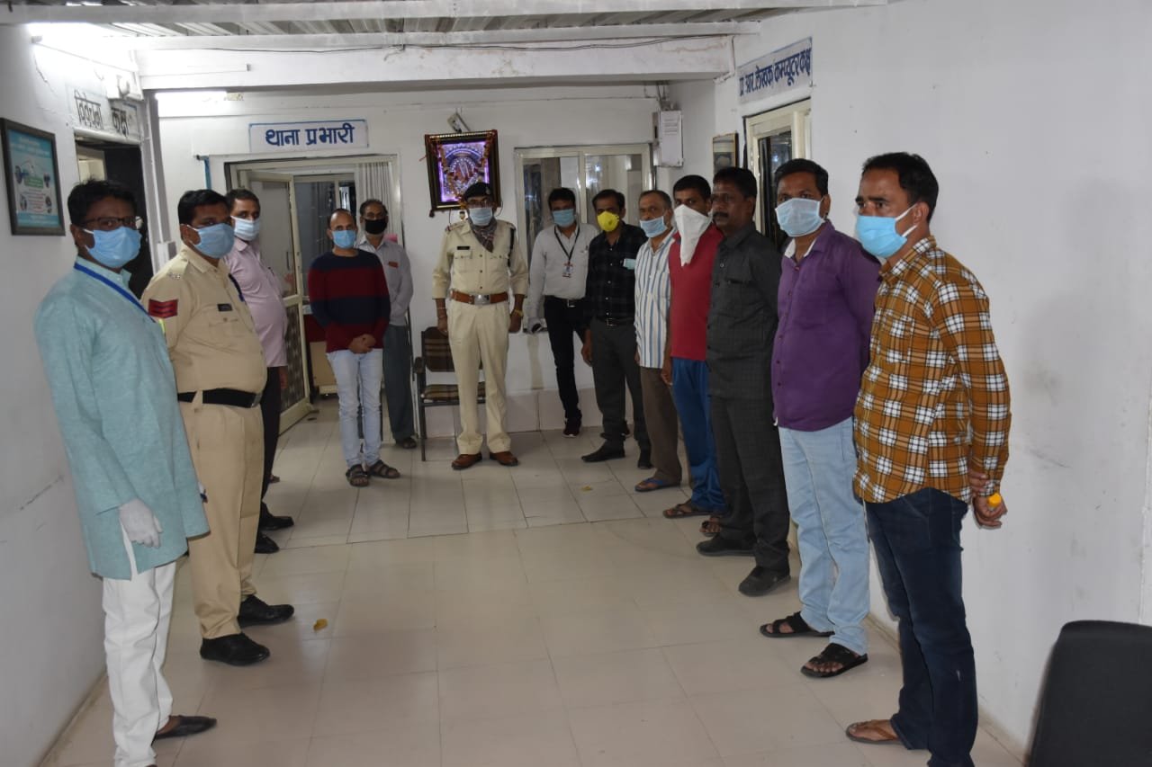 जीआरपी थाना परिसर में कोरोना वायरस संक्रमण व लाॅक डाउन को लेकर सुरक्षा समिति की बैठक संपन्न | New India Times