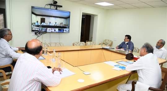 मुख्यमंत्री अशोक गहलोत ने कोरोना वायरस (कोविड-19) को लेकर वीडियो कांफ्रेंसिंग के द्वारा स्वास्थ्य व प्रशासनिक अधिकारियों को दिये निर्देश | New India Times