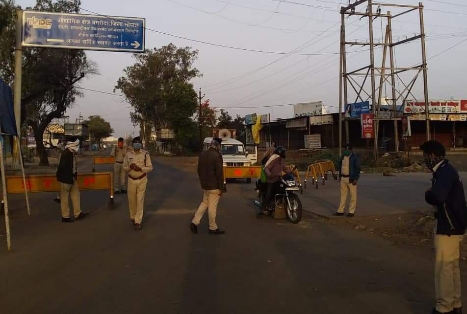 सोशल डिस्टेंसिंग व सतर्कता ही कोरोना से बचने का है महत्वपूर्ण उपाय | New India Times