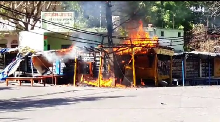 शार्ट सर्किट से लगी भीषण आग, वकीलों की फाइलें जलकर राख | New India Times