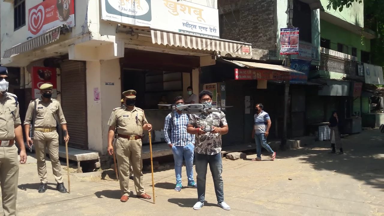 मुरादाबाद थाना सिविल लाइन क्षेत्र के चक्कर की मिलक में एएसपी दीपक भूकर द्वारा ड्रोन कैमरे से की गई मॉनिटरिंग | New India Times