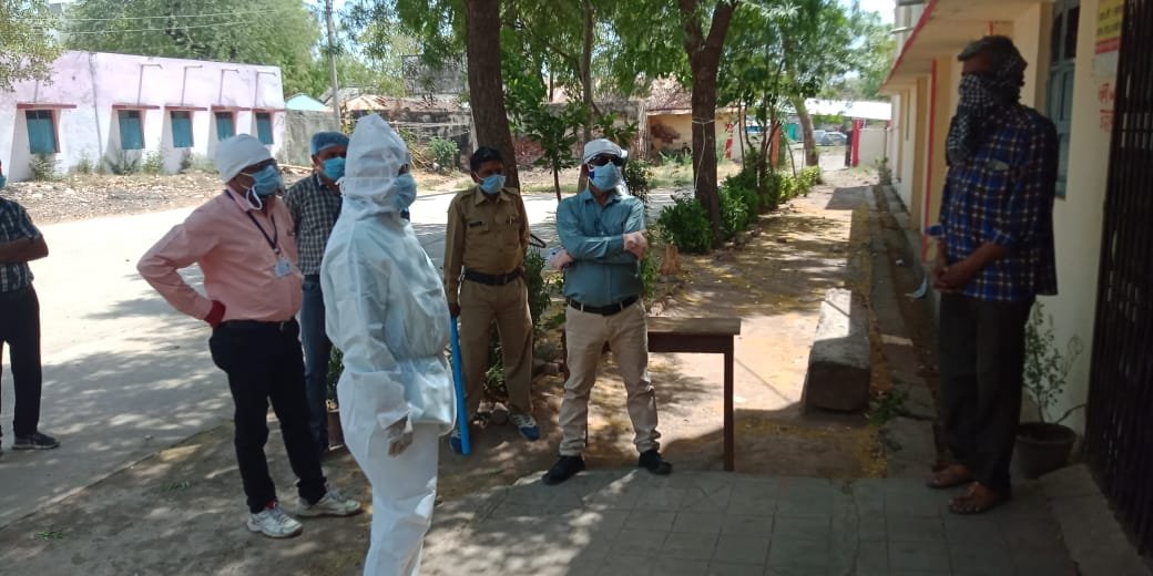 कुक्षी के पूर्व विधायक व नगर परिषद अध्यक्ष मुकाम सिंह किराडे ने कोरेंटाइन सेंटरों का किया निरीक्षण | New India Times