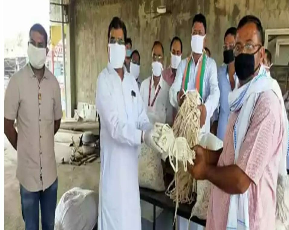 मध्य प्रदेश राज्य पावर लूम फेडरेशन की ओर से 30,000 मॉस्क का हुआ निःशुल्क वितरण | New India Times