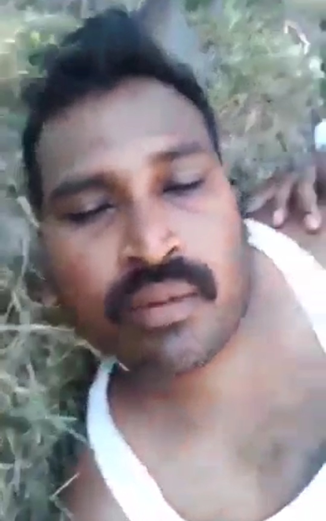 अन्नदाता पर टूटा खाकीधारीयों का कहर: पीट-पीटकर किया युवक को मरणासन्न, एसपी ने किया लाइन हाजिर | New India Times