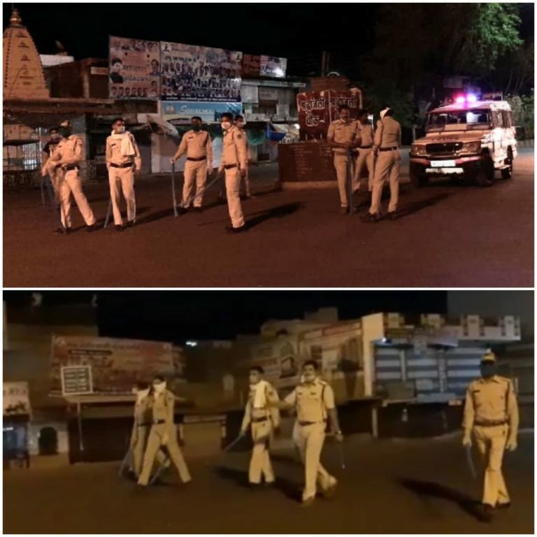 पुलिस प्रशासन ने किया फ्लैग मार्च, लोगों को जागरूक करने के साथ की लाॅक डाउन के पालन की अपील 2 पुलिस प्रशासन ने किया फ्लैग मार्च, लोगों को जागरूक करने के साथ की लाॅक डाउन के पालन की अपील | New India Times