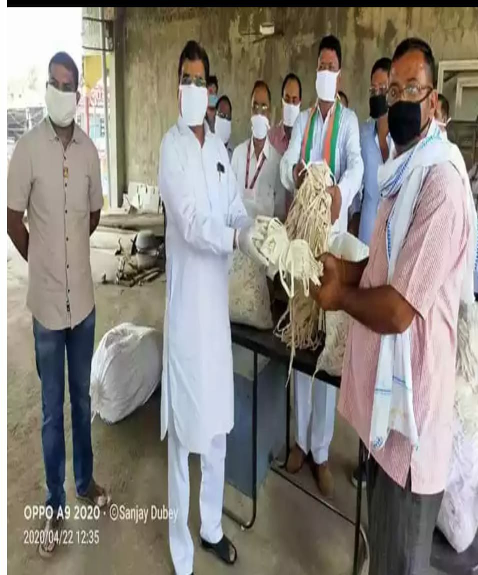 मध्य प्रदेश राज्य पावर लूम फेडरेशन की ओर से 30,000 मॉस्क का हुआ निःशुल्क वितरण | New India Times