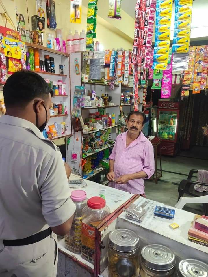भोपाल एयरपोर्ट रोड स्थित प्रेम किराना स्टोर पर हुई कार्यवाही, बिना मास्क के कर रहा था दुकान संचालित 2 भोपाल एयरपोर्ट रोड स्थित प्रेम किराना स्टोर पर हुई कार्यवाही, बिना मास्क के कर रहा था दुकान संचालित | New India Times
