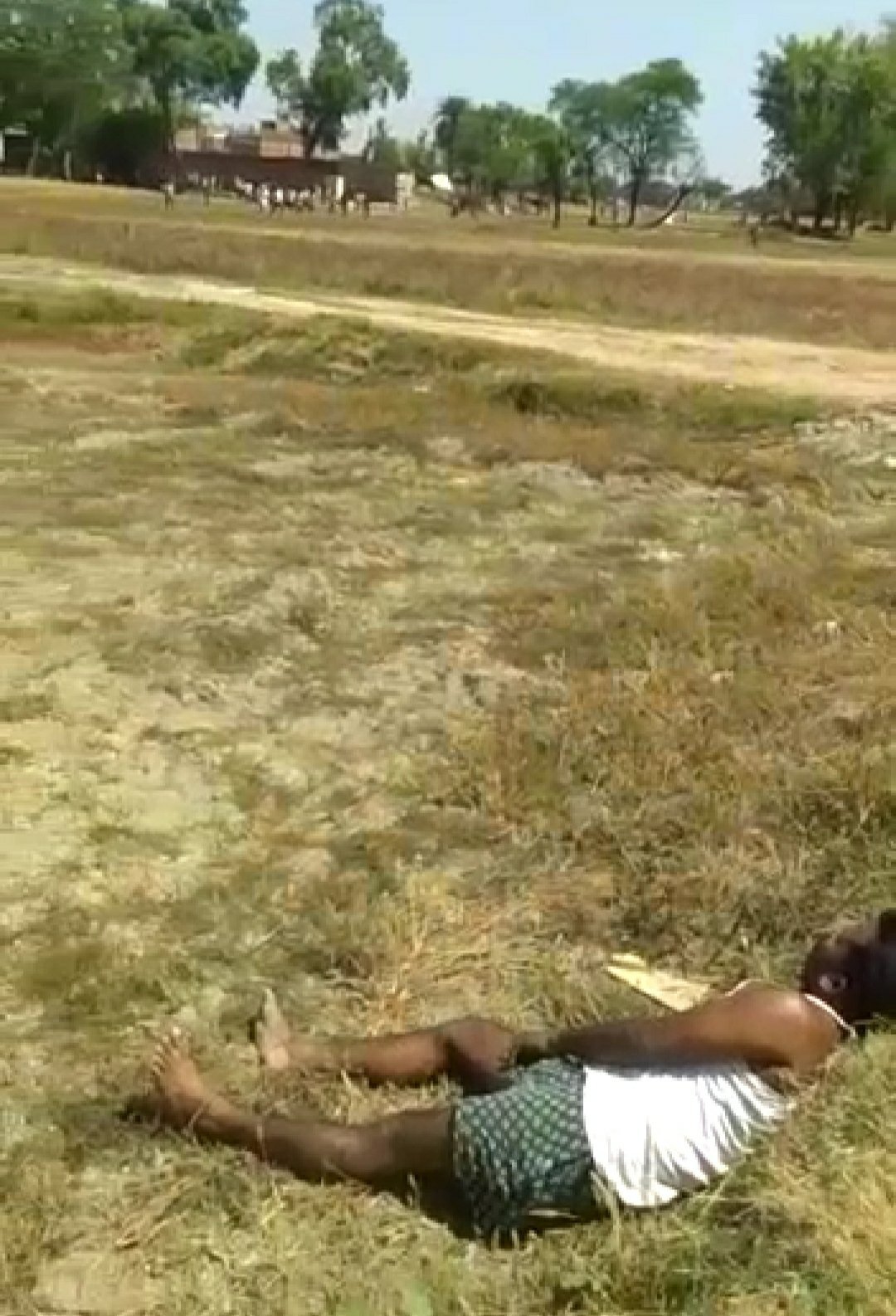 अन्नदाता पर टूटा खाकीधारीयों का कहर: पीट-पीटकर किया युवक को मरणासन्न, एसपी ने किया लाइन हाजिर | New India Times