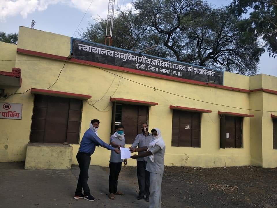 जैसीनगर काग्रेस ब्लाक अध्यक्ष दिलीप पटेल के समर्थन में देवरी पटेल समाज संघ अध्यक्ष ने दिया मुख्यमंत्री के नाम का ज्ञापन, राजनैतिक द्वेष भावना से बनाये गय फर्जी मामले की पुनः जांच कराने की मांग | New India Times