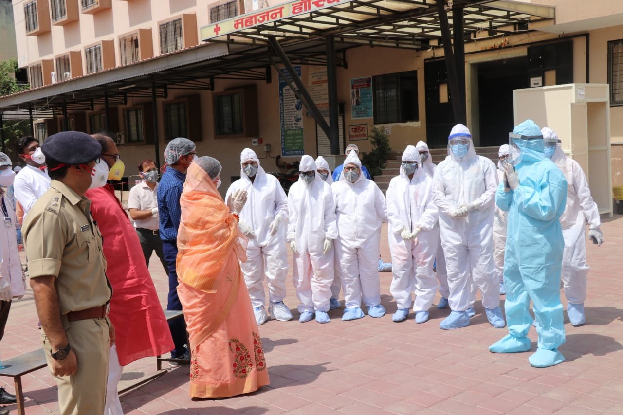 धार जिला में स्वस्थ हो घर लौटे दस कोरोना पॉजिटिव मरीज | New India Times