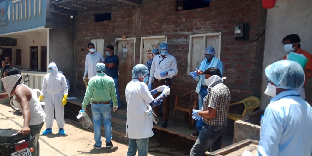 आज आई दो व्यक्तियों की कोरोना पॉजिटिव की खबर से बढ़ी नगरवासियों की चिंता, कुछ दिनों से बीमार चल रहे पति-पत्नी की रिपोर्ट आई पॉजिटिव, प्रशासन ने भट्टी मोहल्ले को कंटेंट क्षेत्र घोषित कर किया सील | New India Times