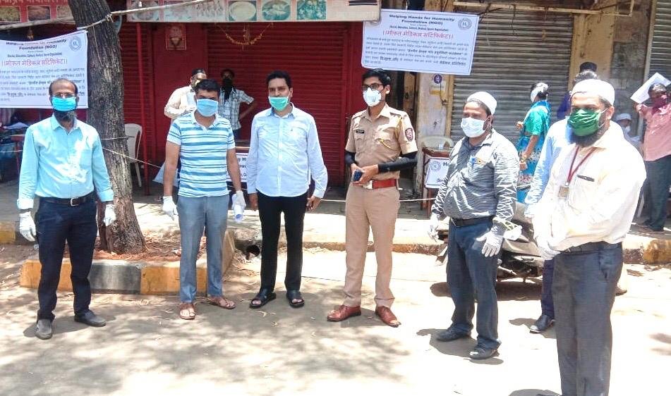 महाराष्ट्र के पूर्व राज्यमंत्री दर्जा प्राप्त व विरोधी पक्ष नेता डॉ.आसिफ शेख के मार्गदर्शन में प्रवासियों के लिए शुरू हुआ फ्री मेडिकल सर्टिफिकेट कैंप | New India Times